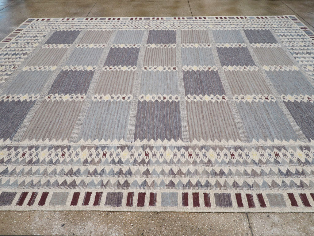 Swedish Inspired Contemporary Turkish Flatweave Room Size Carpet, No.32506 - Galerie Shabab