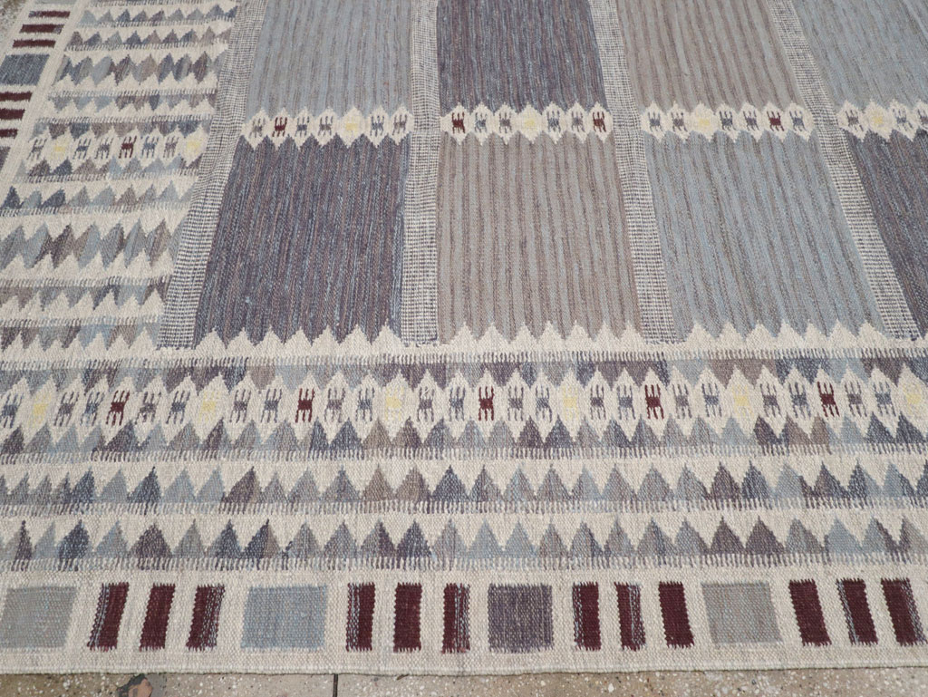 Swedish Inspired Contemporary Turkish Flatweave Room Size Carpet, No.32506 - Galerie Shabab