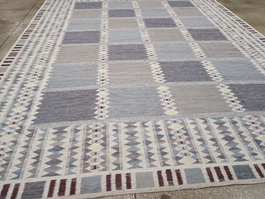 Swedish Inspired Contemporary Turkish Flatweave Room Size Carpet, No.32506 - Galerie Shabab