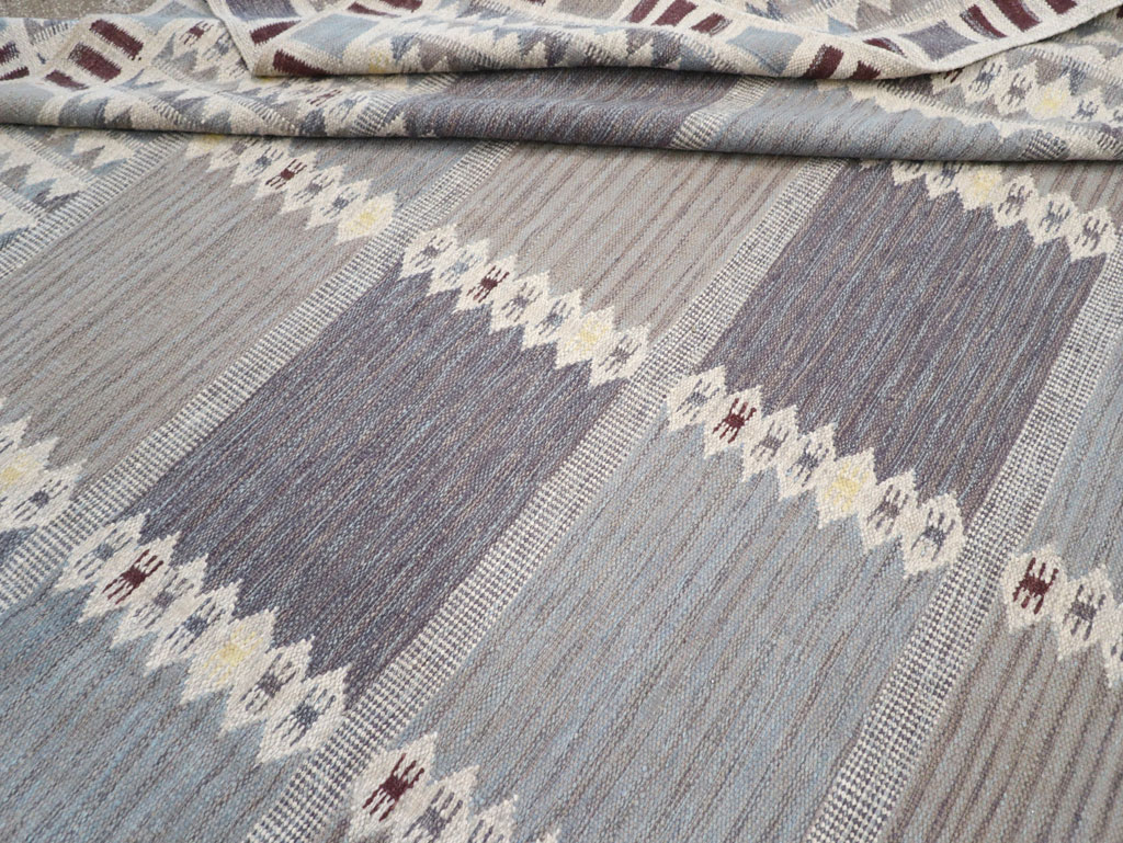 Swedish Inspired Contemporary Turkish Flatweave Room Size Carpet, No.32506 - Galerie Shabab