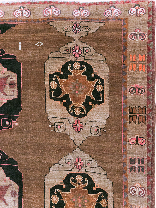 Vintage Turkish Anatolian Room Size Carpet, No.32507 - Galerie Shabab