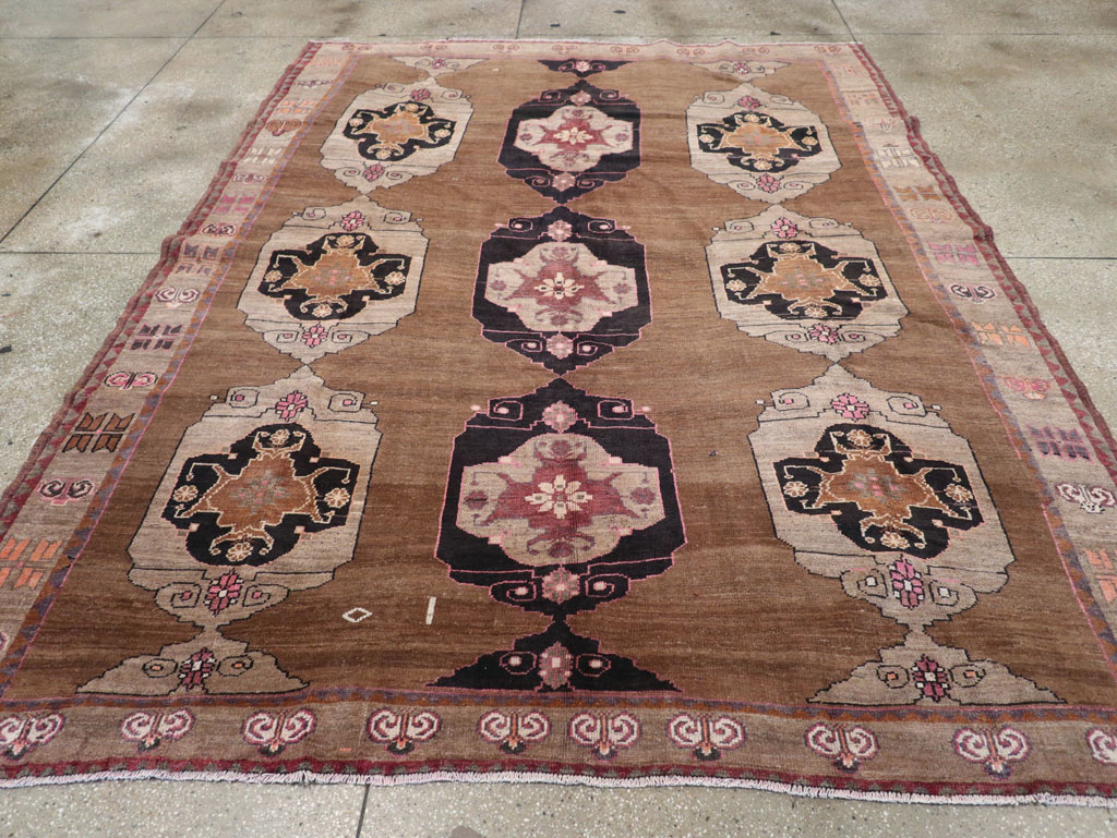 Vintage Turkish Anatolian Room Size Carpet, No.32507 - Galerie Shabab