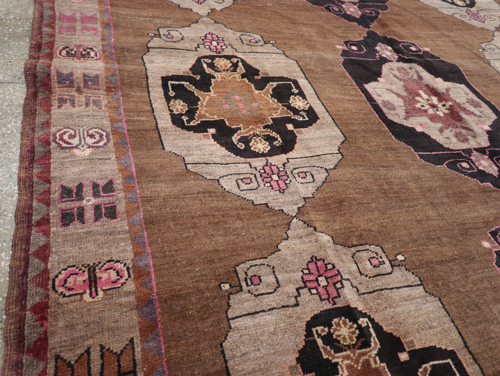 Vintage Turkish Anatolian Room Size Carpet, No.32507 - Galerie Shabab