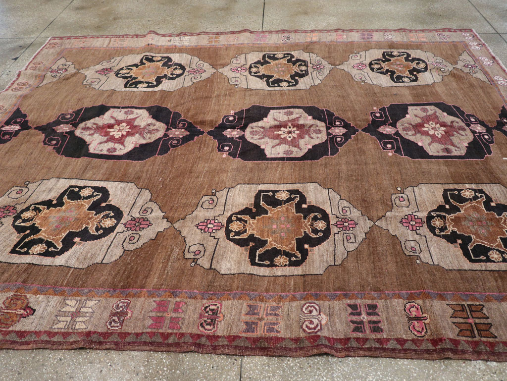 Vintage Turkish Anatolian Room Size Carpet, No.32507 - Galerie Shabab