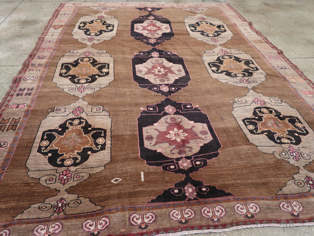 Vintage Turkish Anatolian Room Size Carpet, No.32507 - Galerie Shabab