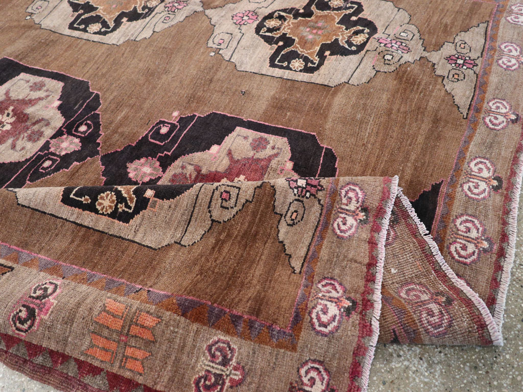 Vintage Turkish Anatolian Room Size Carpet, No.32507 - Galerie Shabab