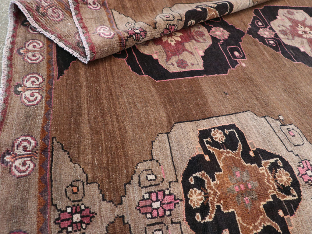 Vintage Turkish Anatolian Room Size Carpet, No.32507 - Galerie Shabab