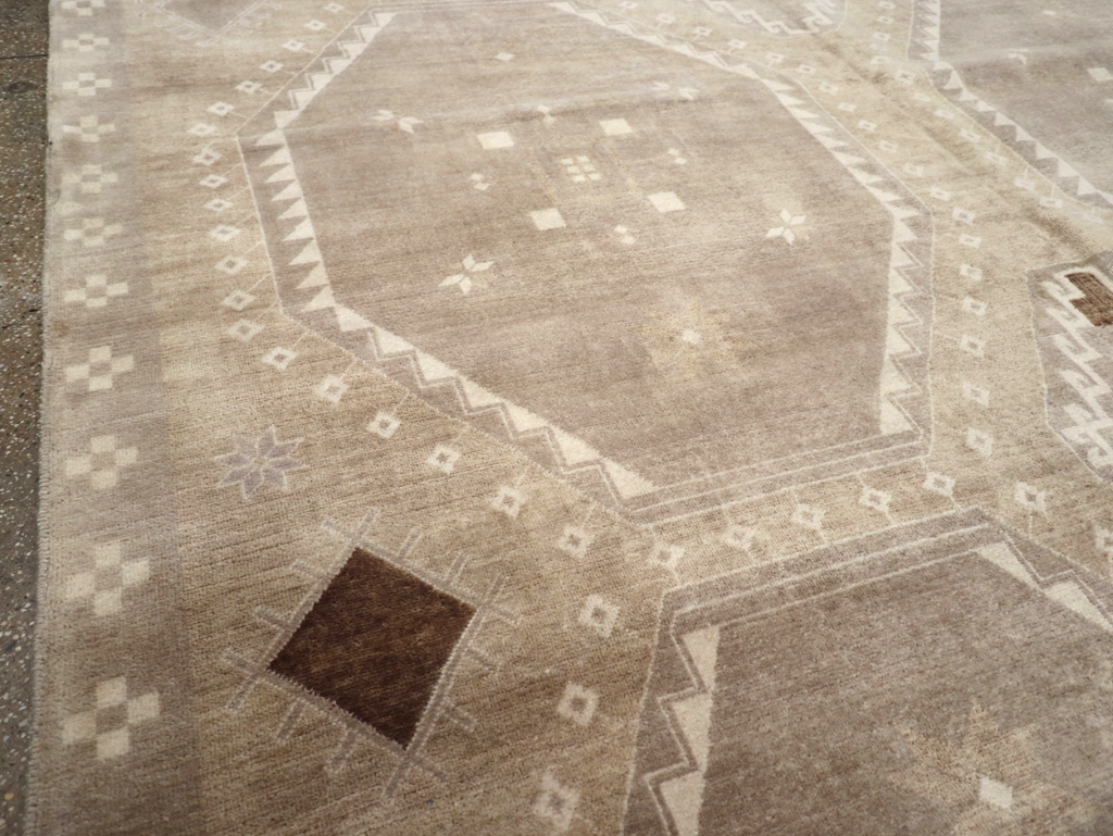 Modern Turkish Anatolian Room Size Carpet, No.32517 - Galerie Shabab