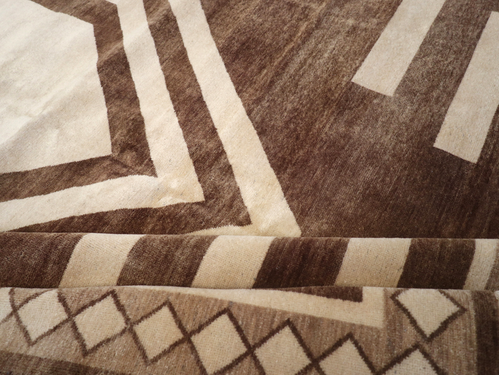 Modern Turkish Tribal Style Room Size Carpet, No.32518 - Galerie Shabab