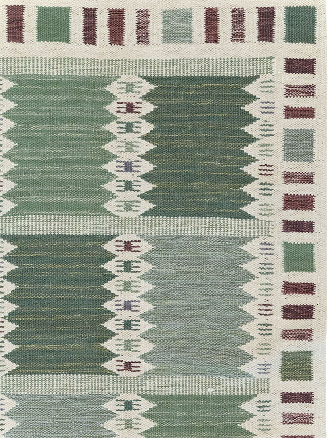 Swedish Inspired Contemporary Turkish Kilim Accent Rug, No.32522 - Galerie Shabab