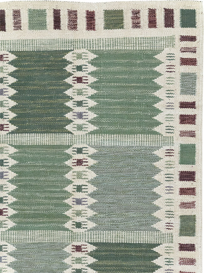 Swedish Inspired Contemporary Turkish Kilim Accent Rug, No.32522 - Galerie Shabab