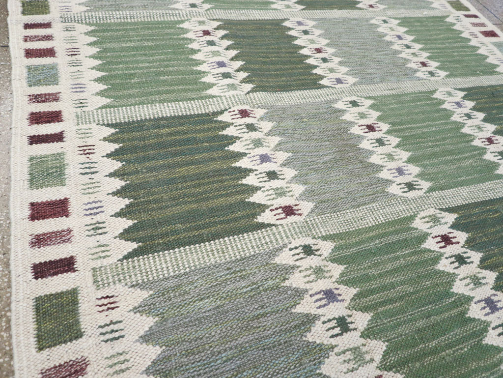 Swedish Inspired Contemporary Turkish Kilim Accent Rug, No.32522 - Galerie Shabab
