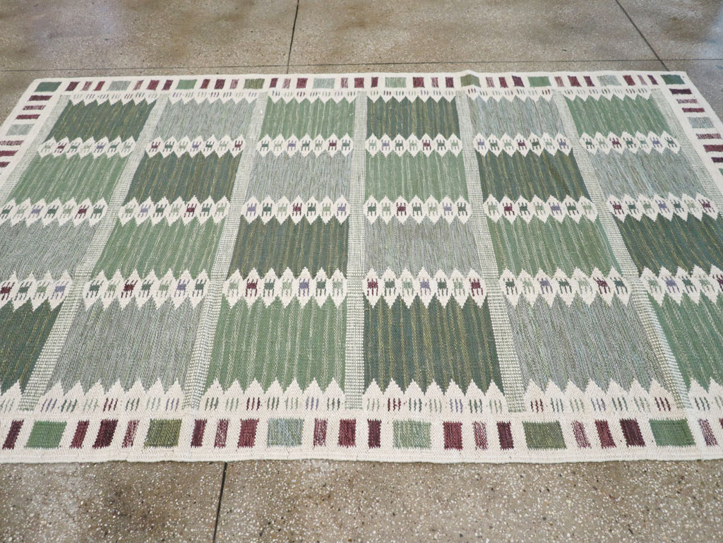 Swedish Inspired Contemporary Turkish Kilim Accent Rug, No.32522 - Galerie Shabab
