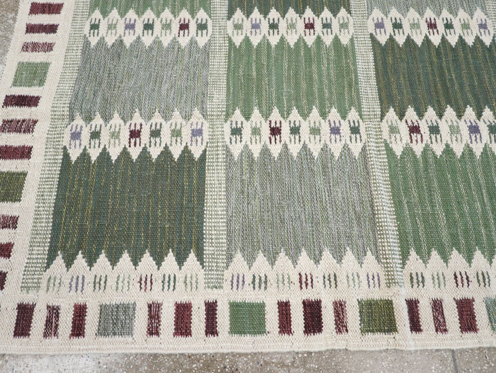 Swedish Inspired Contemporary Turkish Kilim Accent Rug, No.32522 - Galerie Shabab