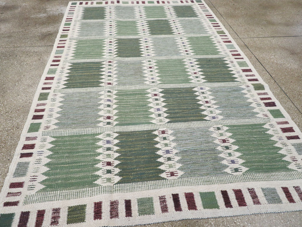 Swedish Inspired Contemporary Turkish Kilim Accent Rug, No.32522 - Galerie Shabab