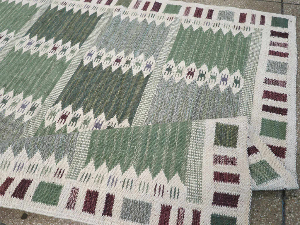 Swedish Inspired Contemporary Turkish Kilim Accent Rug, No.32522 - Galerie Shabab