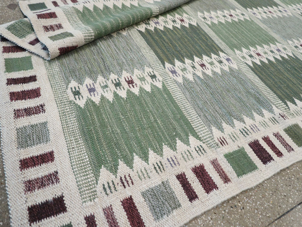 Swedish Inspired Contemporary Turkish Kilim Accent Rug, No.32522 - Galerie Shabab