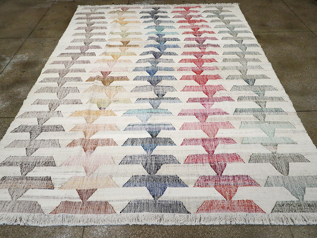 Modern Turkish Flatweave Kilim Room Size Carpet, No.32530 - Galerie Shabab