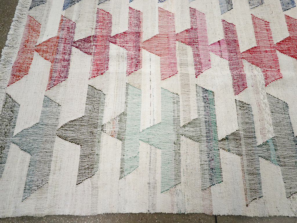 Modern Turkish Flatweave Kilim Room Size Carpet, No.32530 - Galerie Shabab