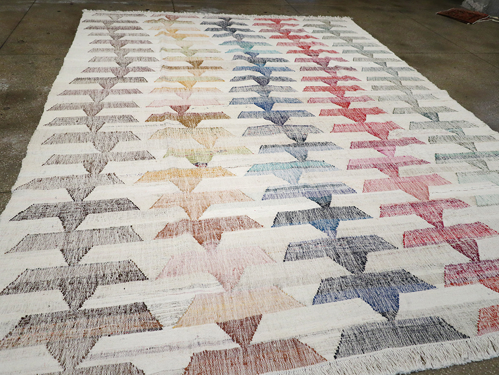 Modern Turkish Flatweave Kilim Room Size Carpet, No.32530 - Galerie Shabab