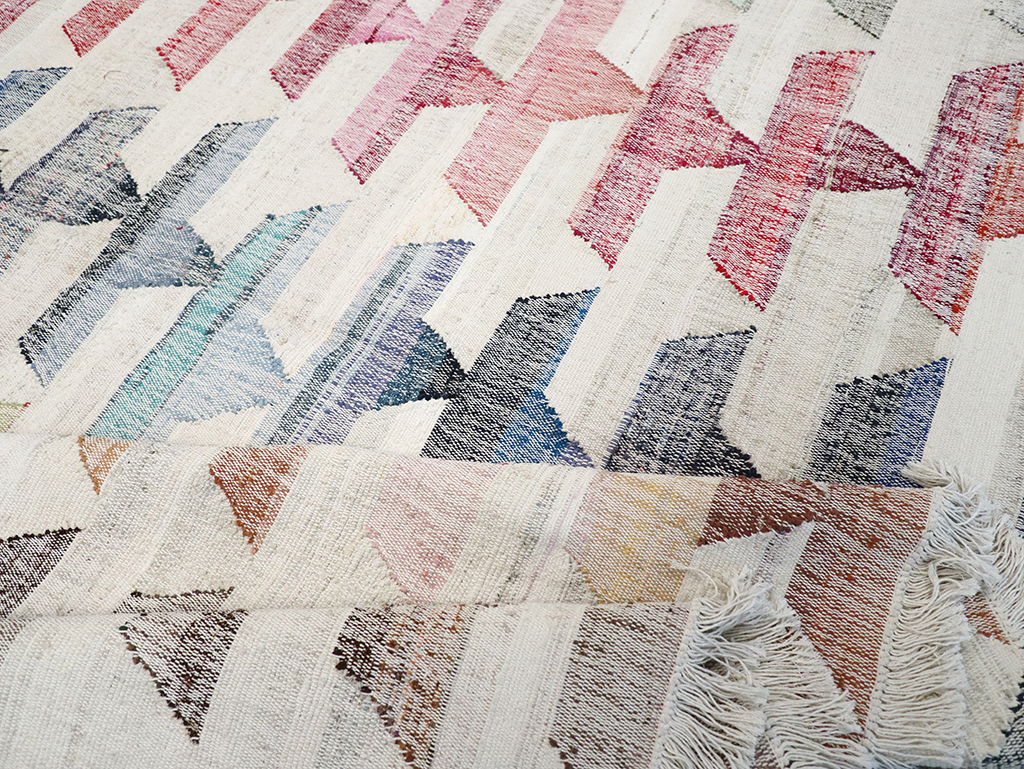 Modern Turkish Flatweave Kilim Room Size Carpet, No.32530 - Galerie Shabab