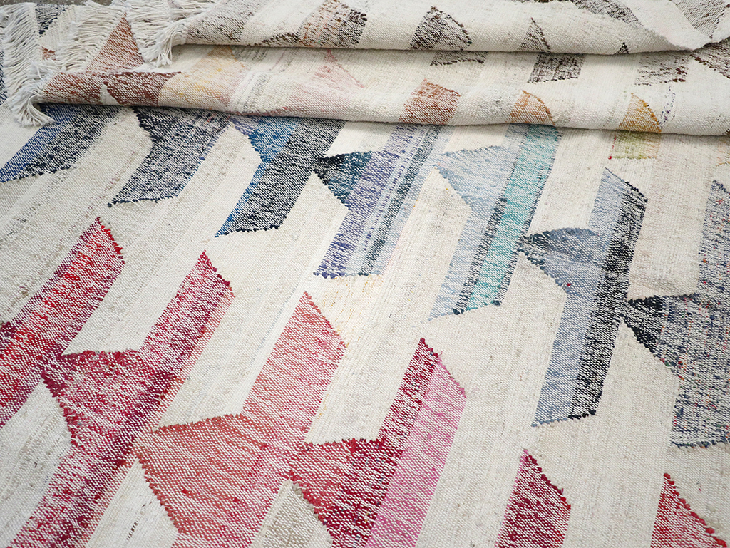 Modern Turkish Flatweave Kilim Room Size Carpet, No.32530 - Galerie Shabab