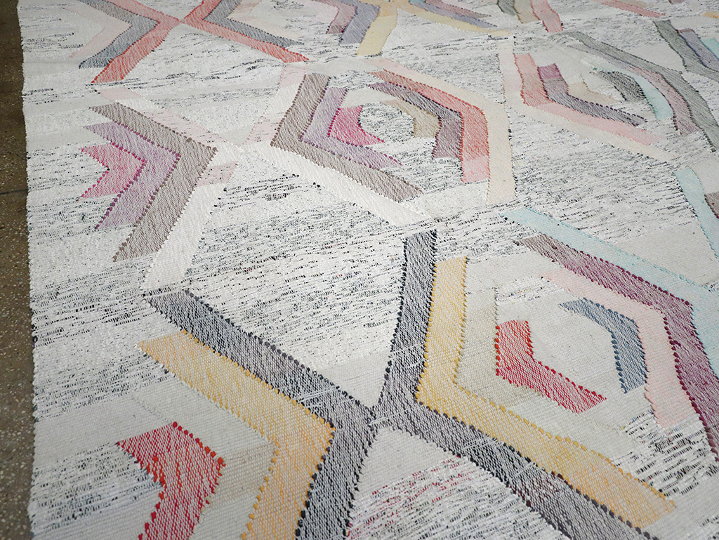 Contemporary Turkish Flatweave Large Room Size Carpet, No.32531 - Galerie Shabab