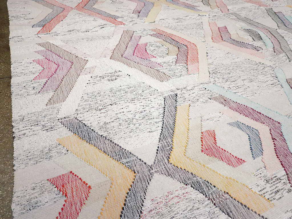 Contemporary Turkish Flatweave Large Room Size Carpet, No.32531 - Galerie Shabab