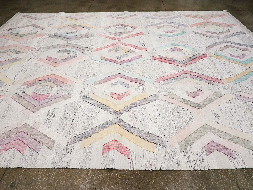 Contemporary Turkish Flatweave Large Room Size Carpet, No.32531 - Galerie Shabab