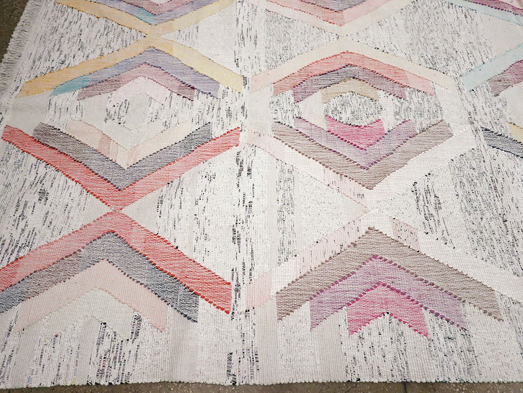 Contemporary Turkish Flatweave Large Room Size Carpet, No.32531 - Galerie Shabab