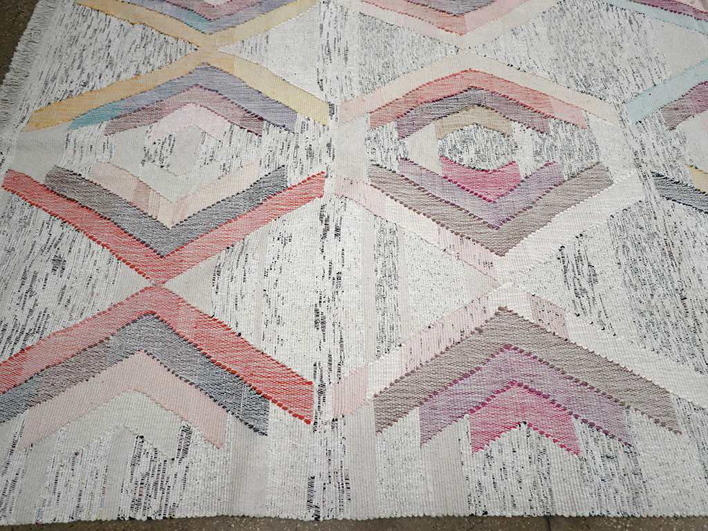 Contemporary Turkish Flatweave Large Room Size Carpet, No.32531 - Galerie Shabab