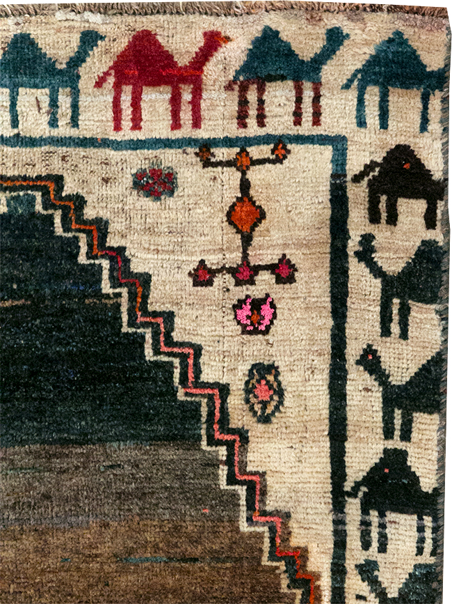 Vintage Persian Gabbeh Throw Rug, No.32540 - Galerie Shabab