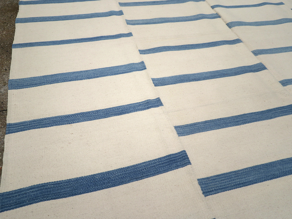 Modern Turkish Flatweave Kilim Room Size Carpet, No.32543 - Galerie Shabab