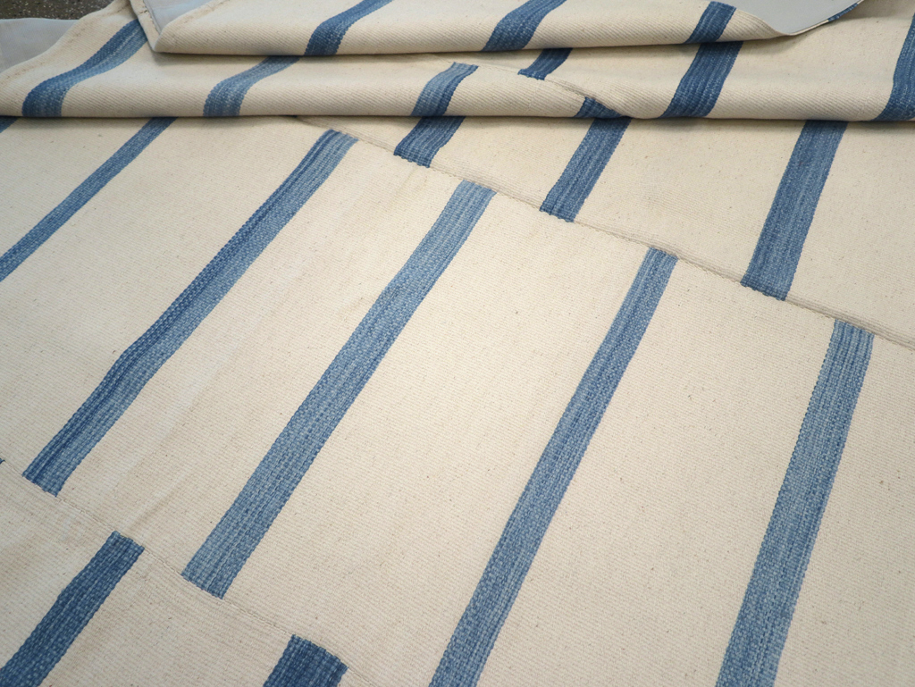 Modern Turkish Flatweave Kilim Room Size Carpet, No.32543 - Galerie Shabab