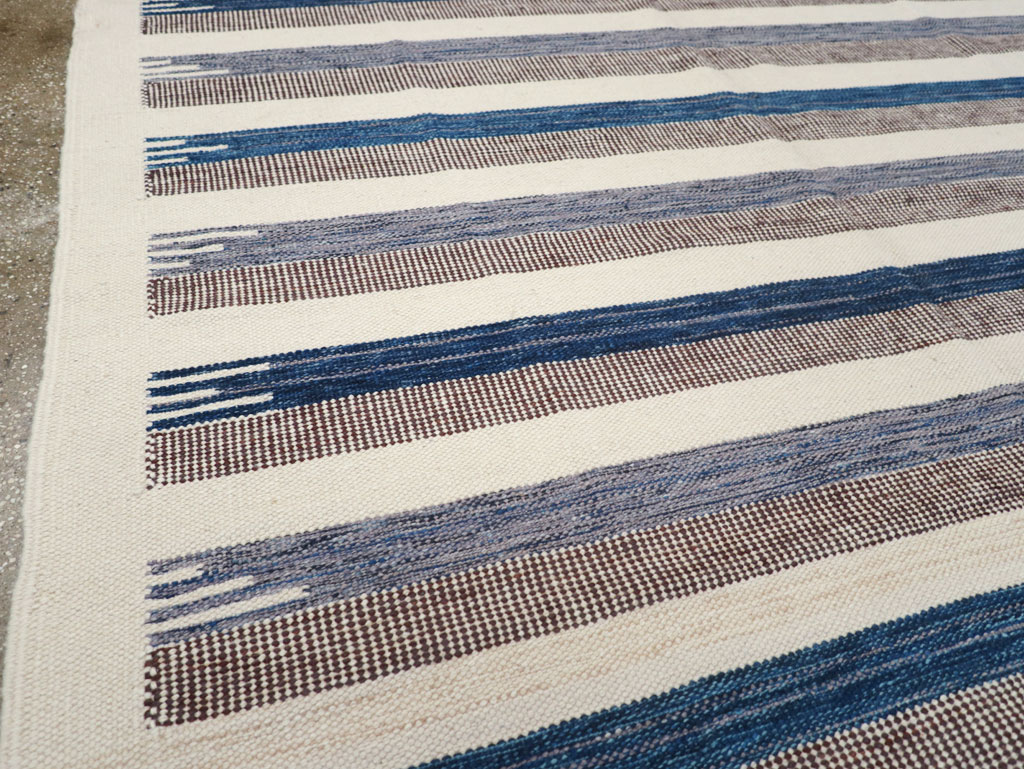 Contemporary Turkish Flatweave Accent Carpet, No.32577 - Galerie Shabab