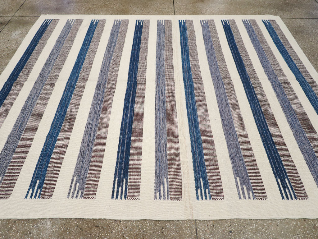 Contemporary Turkish Flatweave Accent Carpet, No.32577 - Galerie Shabab