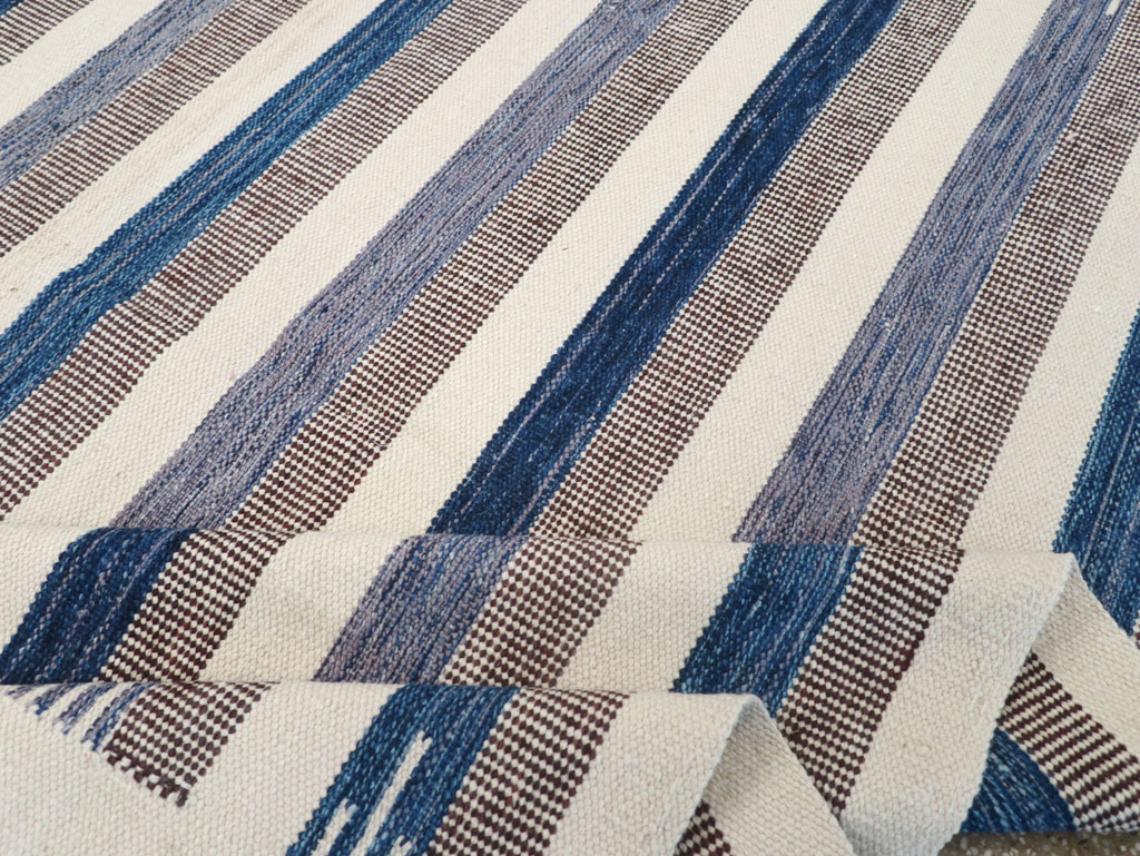 Contemporary Turkish Flatweave Accent Carpet, No.32577 - Galerie Shabab