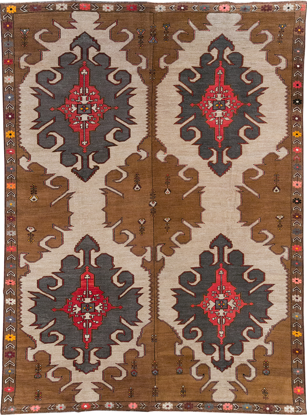 Vintage Turkish Anatolian Room Size Carpet, No.32587 - Galerie Shabab