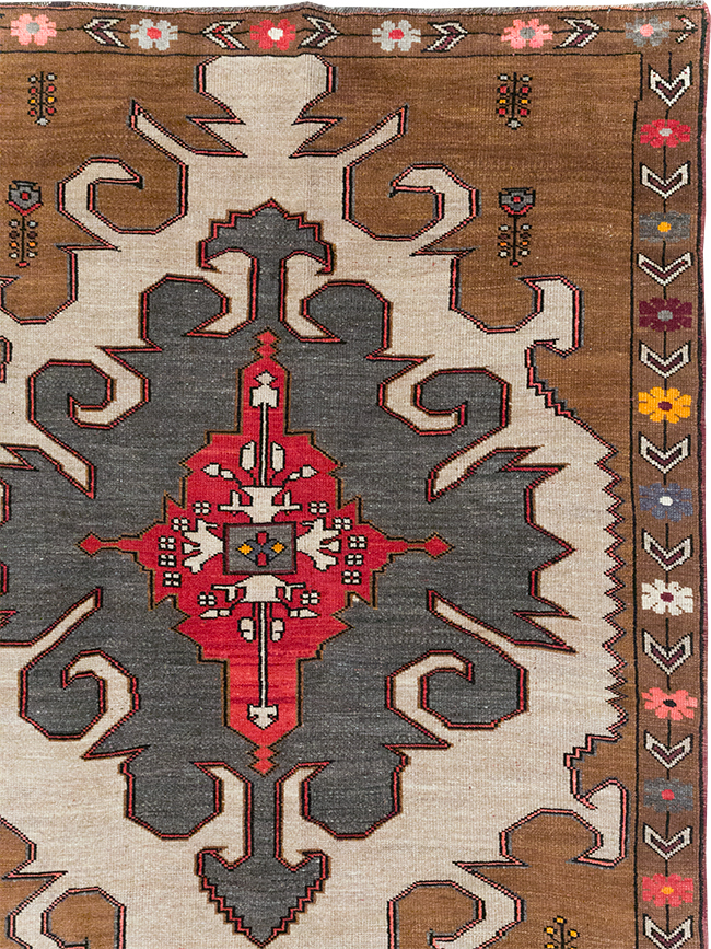 Vintage Turkish Anatolian Room Size Carpet, No.32587 - Galerie Shabab