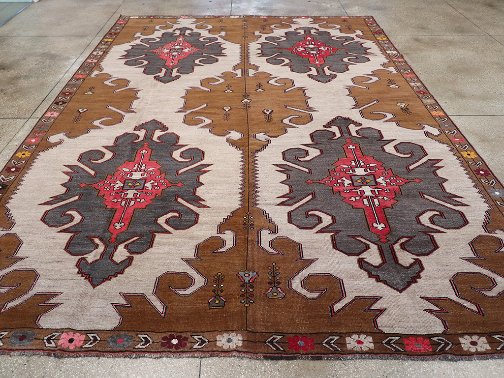 Vintage Turkish Anatolian Room Size Carpet, No.32587 - Galerie Shabab