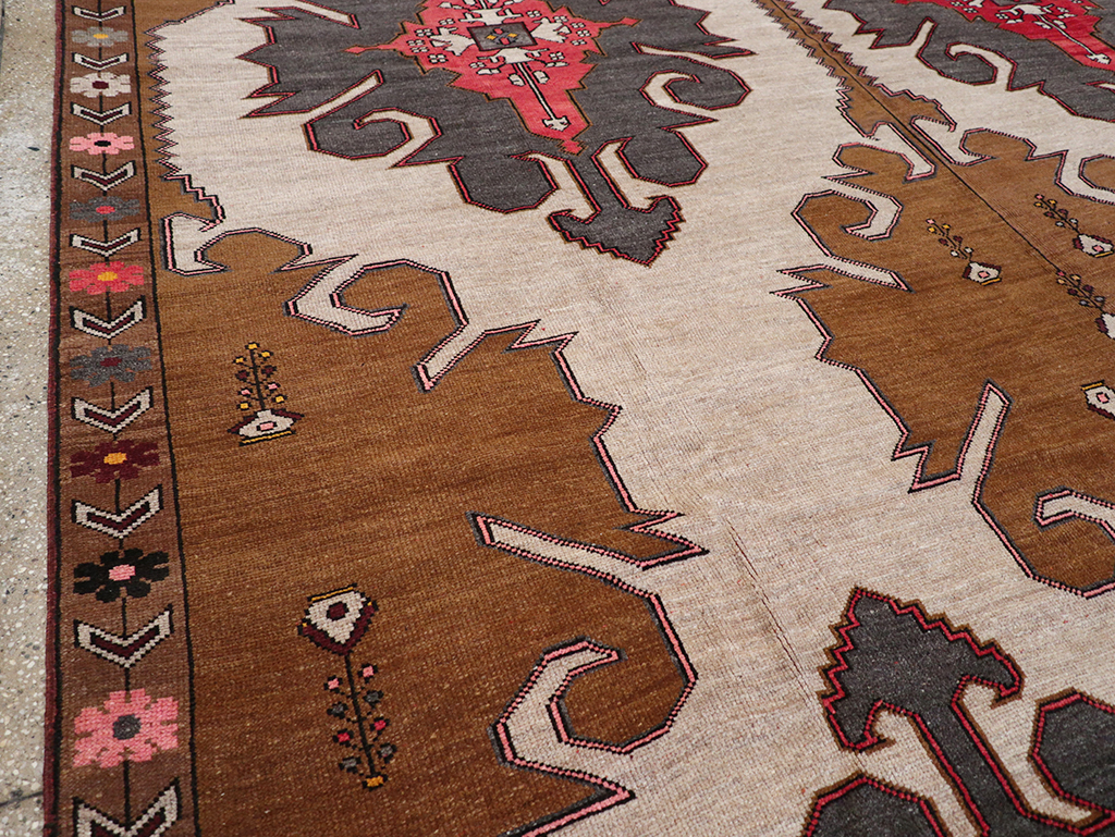 Vintage Turkish Anatolian Room Size Carpet, No.32587 - Galerie Shabab