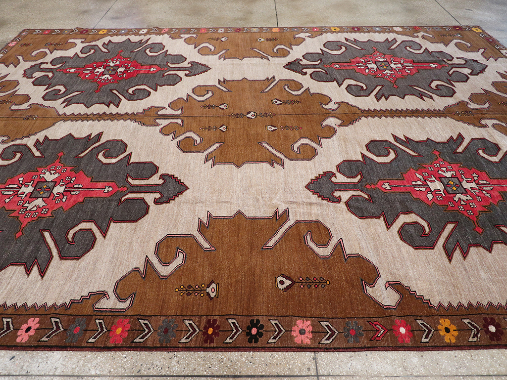 Vintage Turkish Anatolian Room Size Carpet, No.32587 - Galerie Shabab