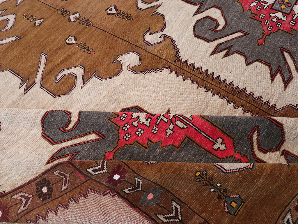 Vintage Turkish Anatolian Room Size Carpet, No.32587 - Galerie Shabab