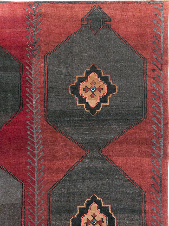 Vintage Turkish Anatolian Square Room Size Carpet, No.32589 - Galerie Shabab