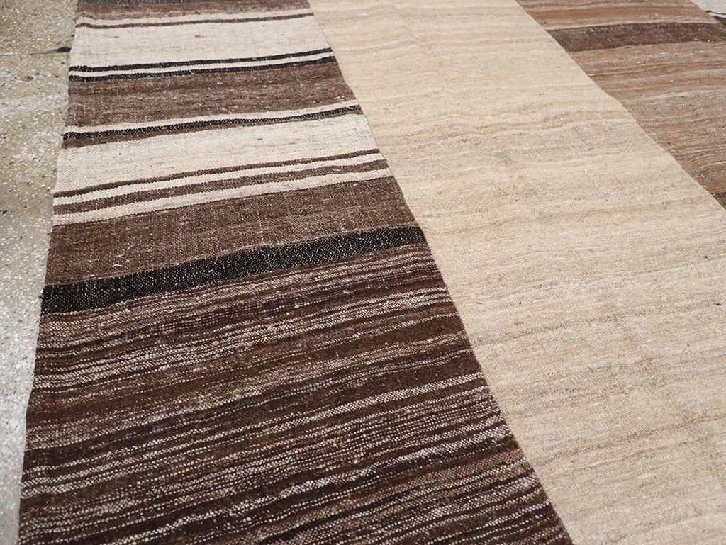 Vintage Persian Flatweave Kilim Room Size Carpet, No.32591 - Galerie Shabab