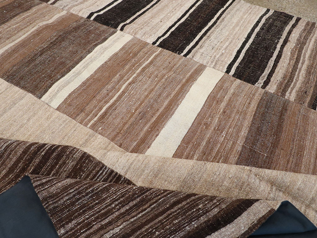 Vintage Persian Flatweave Kilim Room Size Carpet, No.32591 - Galerie Shabab