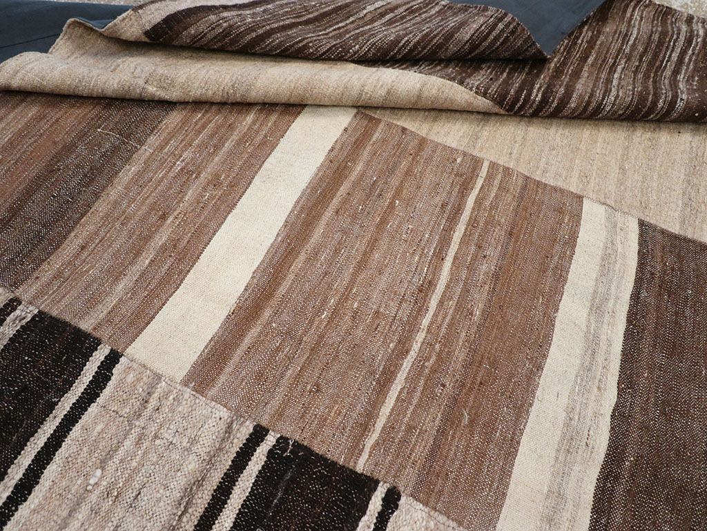 Vintage Persian Flatweave Kilim Room Size Carpet, No.32591 - Galerie Shabab