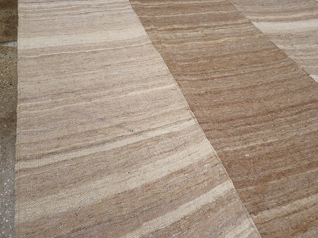 Modern Turkish Flatweave Kilim Room Size Carpet, No.32593 - Galerie Shabab