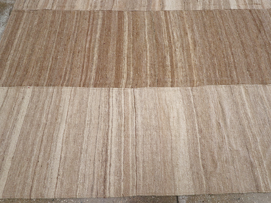 Modern Turkish Flatweave Kilim Room Size Carpet, No.32593 - Galerie Shabab