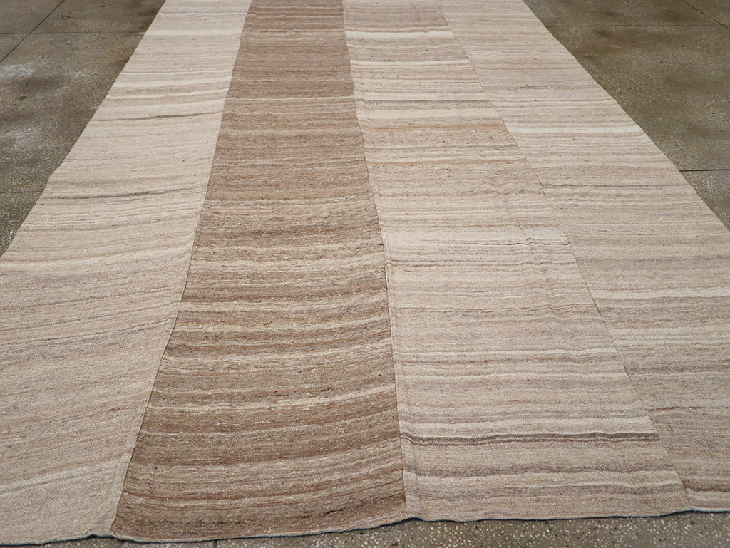 Modern Turkish Flatweave Kilim Room Size Carpet, No.32593 - Galerie Shabab